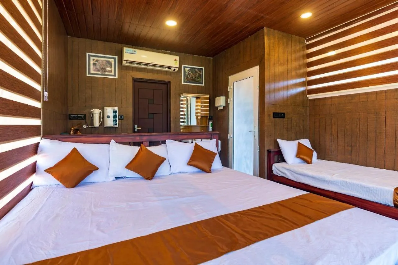 Castillo De Woods , The Private Luxury Villa , 8 Bhk, Vattavada Kottakamboor 3*,  India